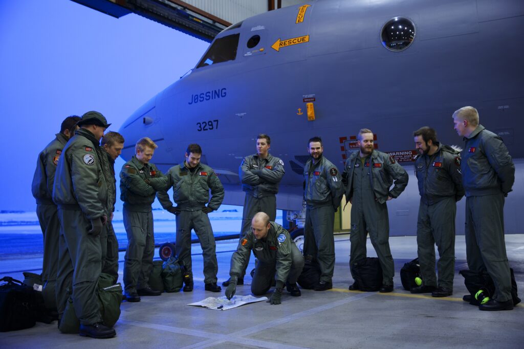 Mannskapet på Orion P3 på Andøya flystasjon / The crew of a norwegian Orion plane