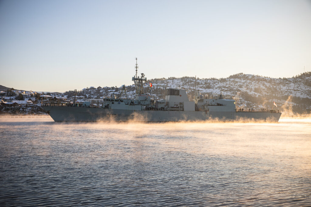 Det Canadiske fartøyet HMCS "Halifax" i SNMG1, ankommer Haakonsvern. *** Local Caption *** HMCS "Halifax" arriving Haakonsvern.