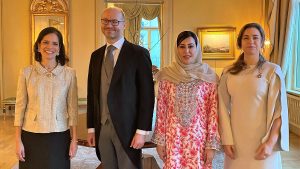 Fra venstre: El Salvadors ambassadør, H.E. fr. Beltrán; Tsjekkias ambassadør, H.E. herr Červenka; FAEs ambassadør, H.E. fr. Almazrouei og Moldovas ambassadør, H.E. fr. Gutan. Foto: Tonje Røed, UD